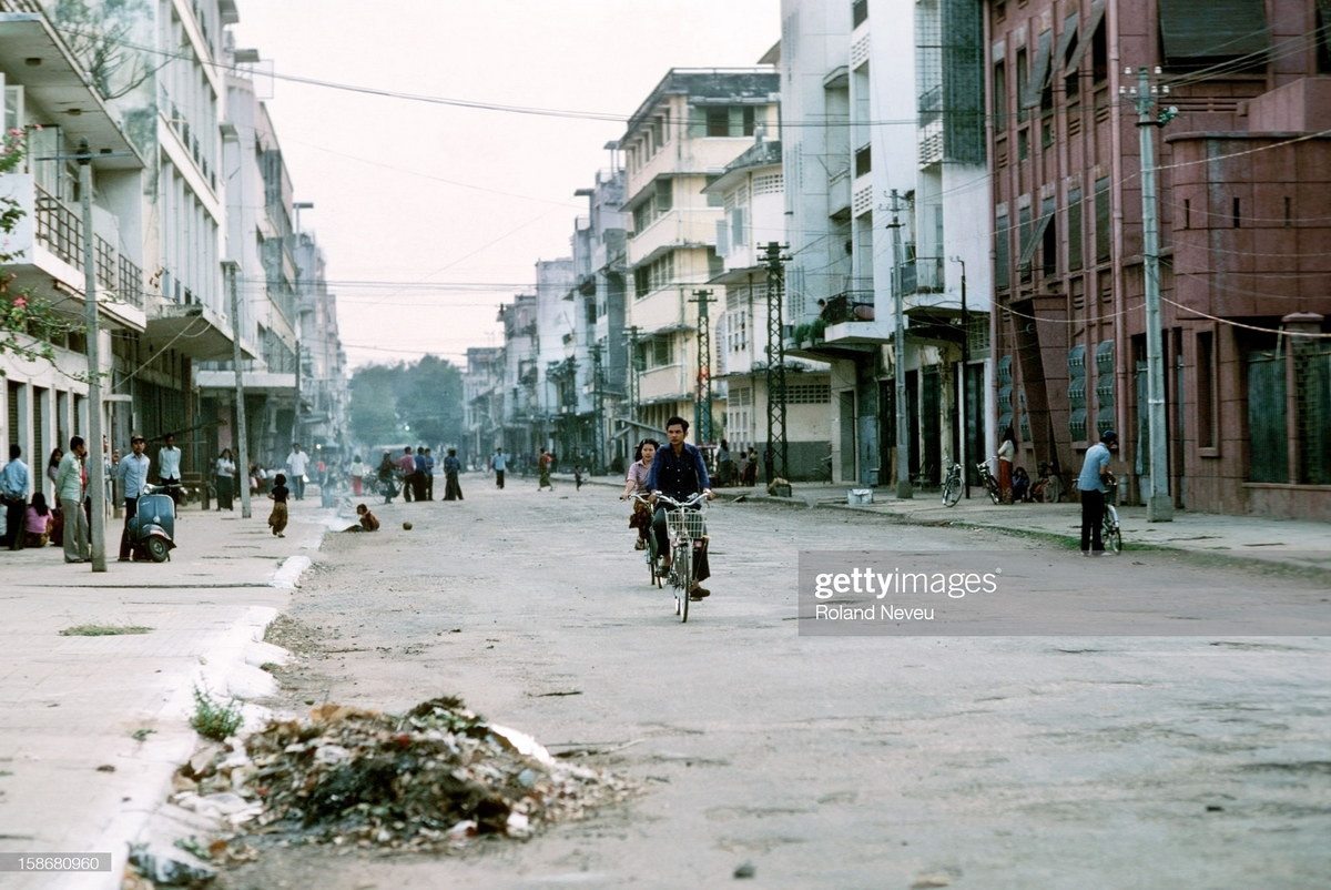 Đời thường bình yên ở Phnom Penh năm 1981.