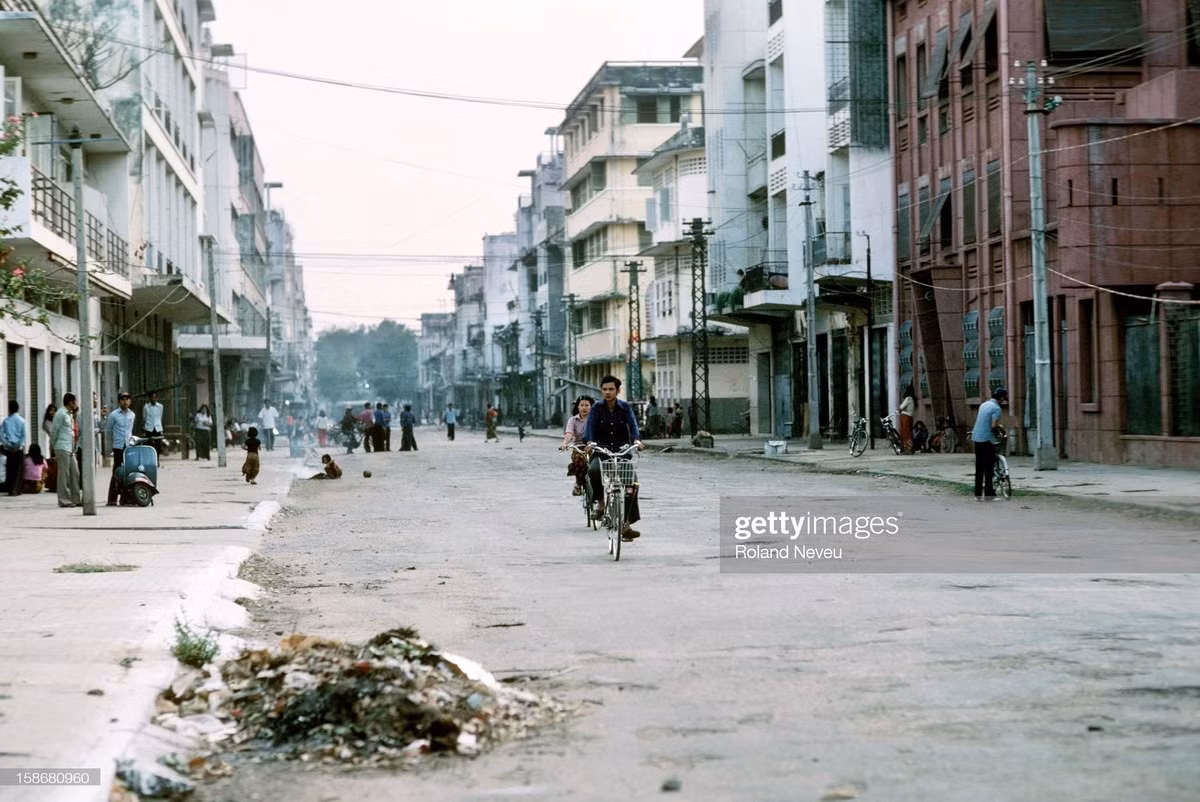 Đời thường bình yên ở Phnom Penh năm 1981.