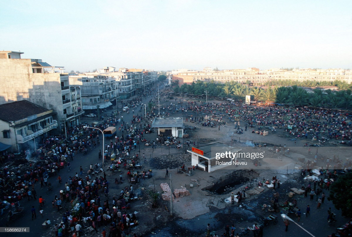 Toàn cảnh khu chợ tạm ở trung tâm thành phố Phnom Penh.