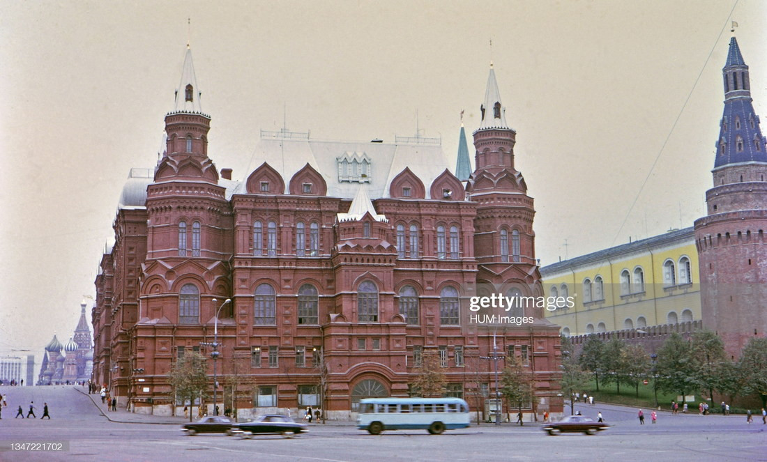 Toàn cảnh tòa nhà Bảo tàng Lịch sử Quốc gia, nơi lưu giữ một kho tàng hiện vật đồ sộ phản ánh lịch sử và văn hóa của nước Nga.
