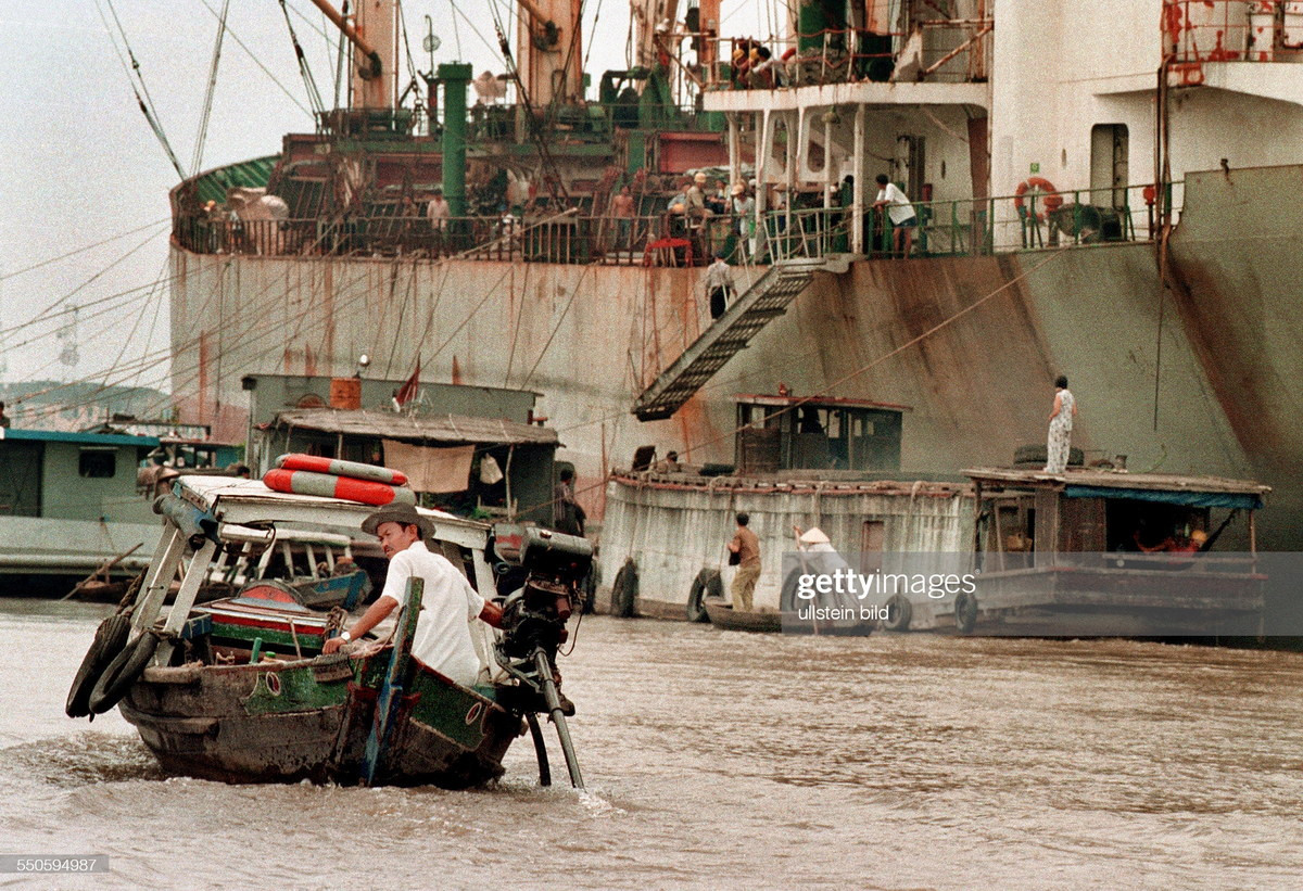 Trên sông Sài Gòn.