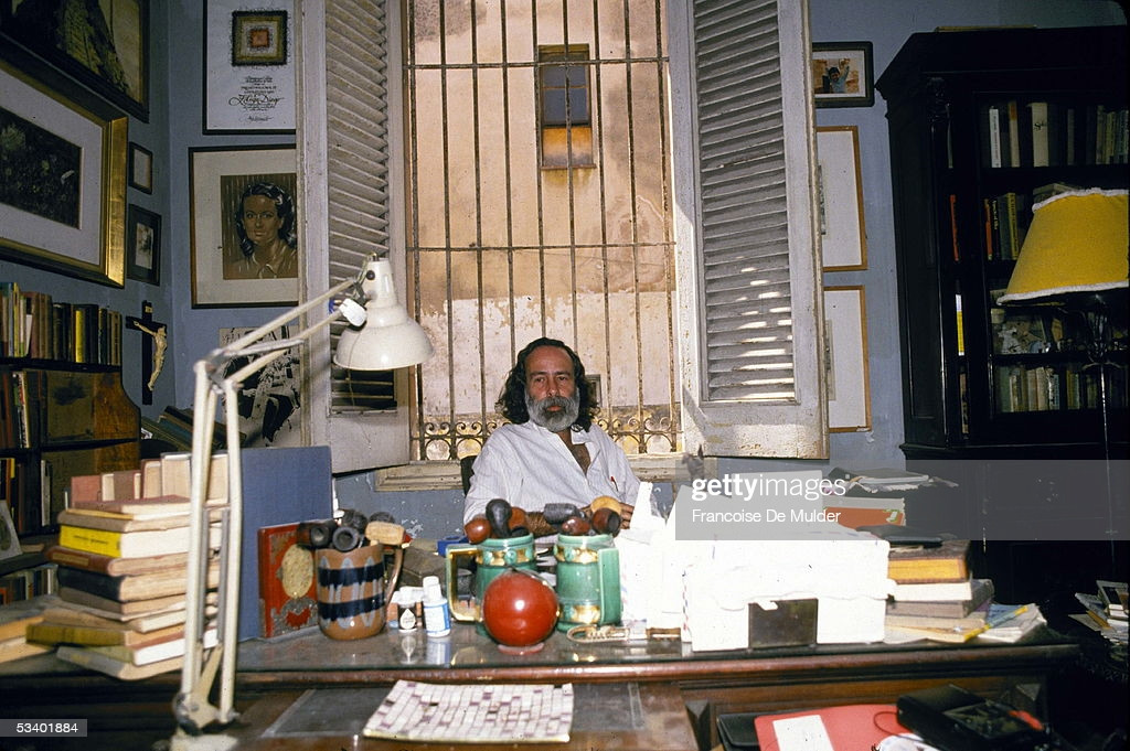 Trong căn hộ của một họa sĩ.