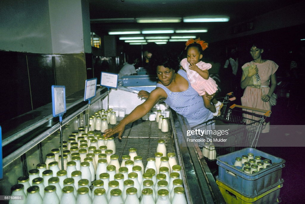 Bên trong một siêu thị.