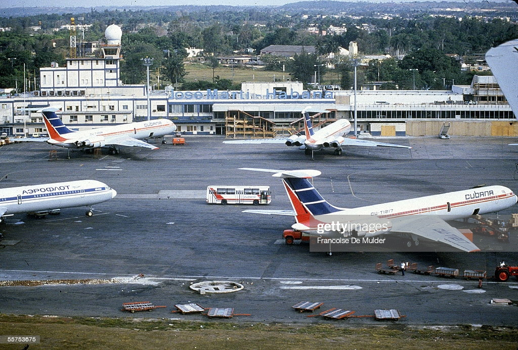 Sân bay quốc tế Jose Marti ở thủ đô Havana, chụp từ cửa sổ máy bay.