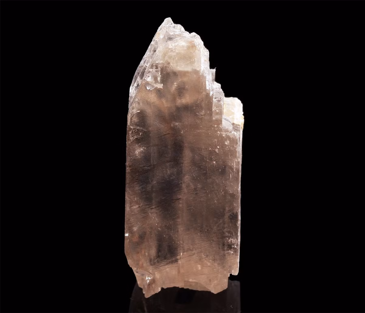 Petalite còn được gọi là castorite, là một khoáng chất phyllosilicat nhôm liti, được sử dụng như một nguồn cung cấp lithium. Nó có các màu trắng, hồng, vàng, loại trong suốt được sử dụng như đá quý.