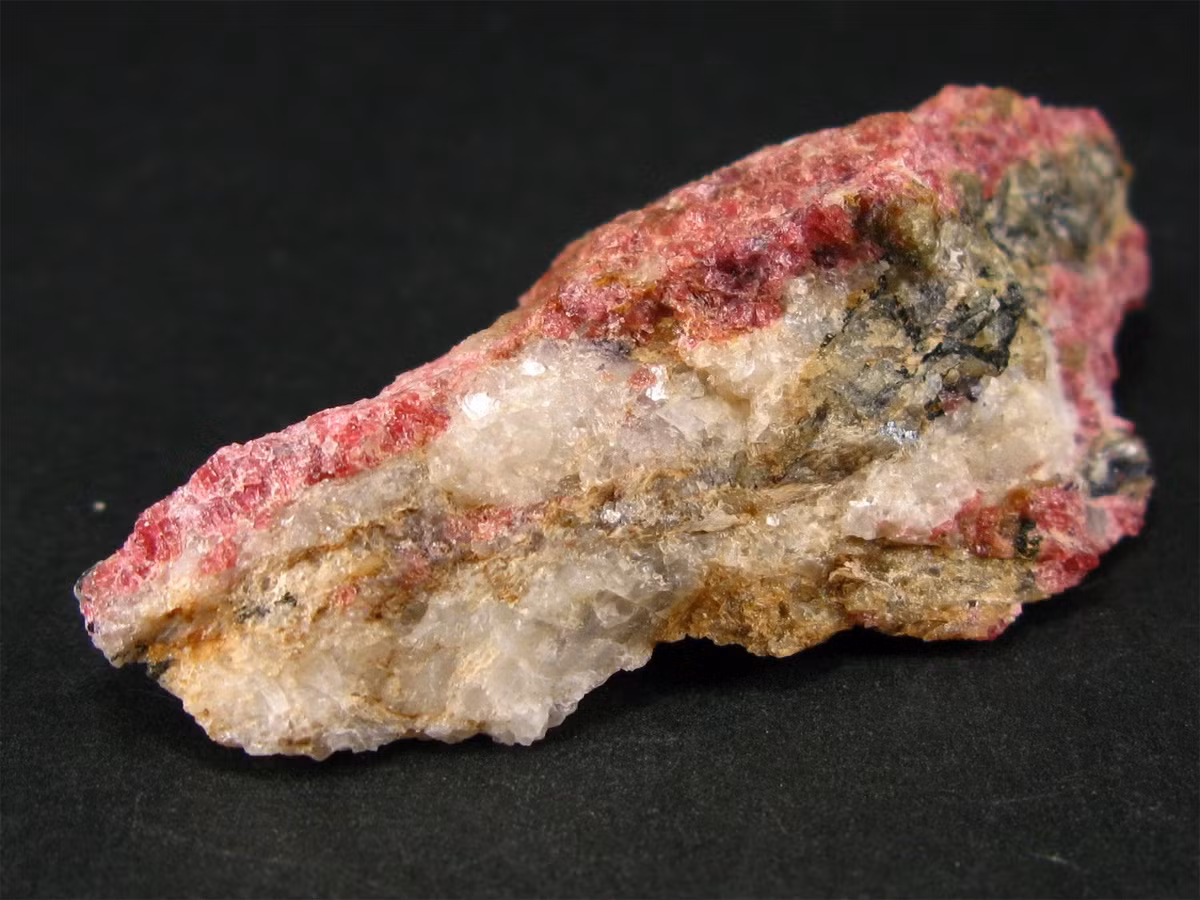 Eudialyte là một khoáng vật xyclosilicat hình thành trong đá lửa kiềm. Khá hiếm, nó được săn lùng như vật phẩm sưu tầm hoặc một loại đá quý.