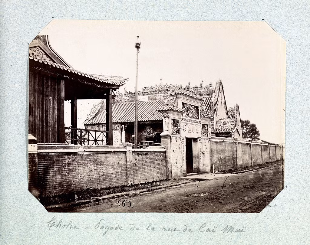 Họ đã lập ra hội quán Nghĩa An làm nơi hội họp, thờ cúng và thể hiện văn hóa tâm linh của mình. Do vị thần được thờ chính trong hội quán là Quan Công, nên hội quán Nghĩa An còn có tên miếu Quan Đế hay chùa Ông.