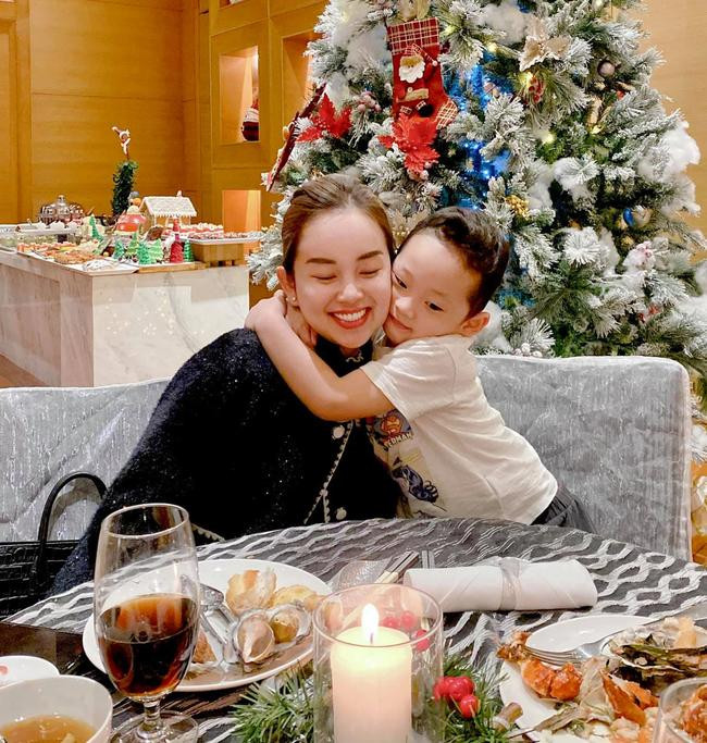 Hiem khi me Ly Kute cho len song, be Khoai Tay cang lon cang cao