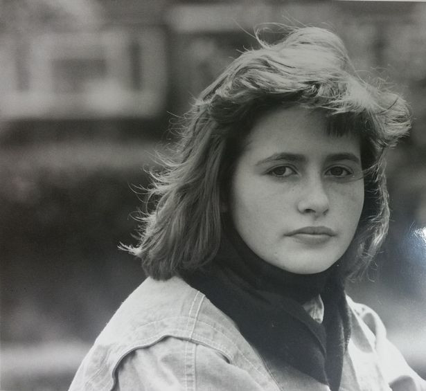 Trong khi cuộc điều tra vẫn đang được tiến hành, tên tội phạm lại tiếp tục tấn công, cưỡng hiếp và giết chết nữ sinh người Hà Lan 15 tuổi Maartje Tamboezer.