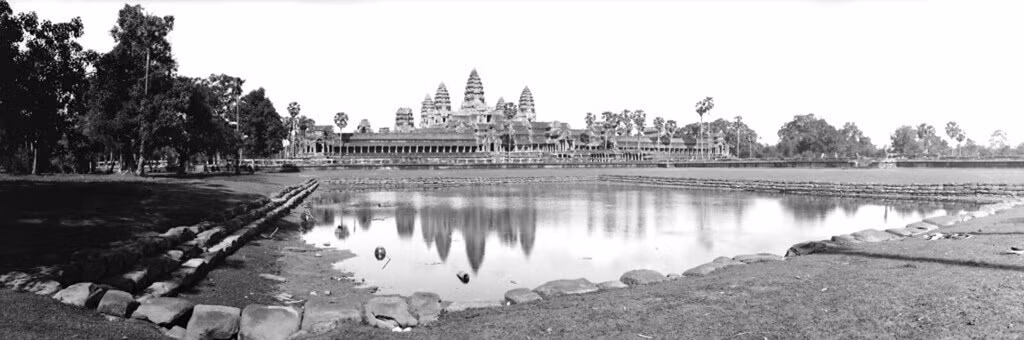 Toàn cảnh khu đền tháp Angkor Wat năm 1933. Angkor Wat được xây vào đầu thế kỷ 12, là di tích tôn giáo lớn nhất thế giới còn tồn tại đến nay.