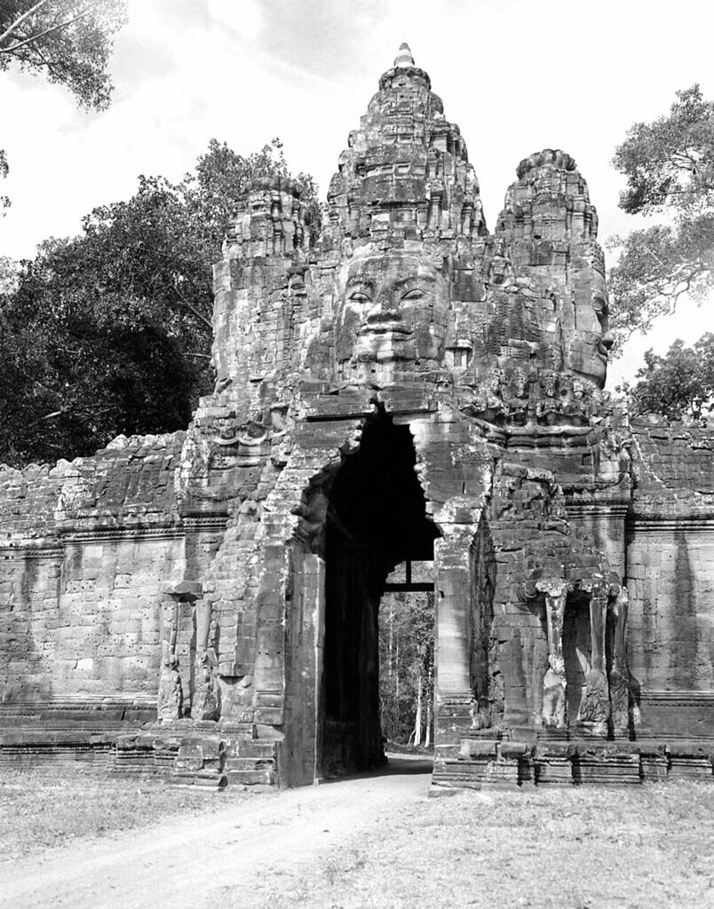 Cánh cổng phía Nam Angkor Thom, 1938.