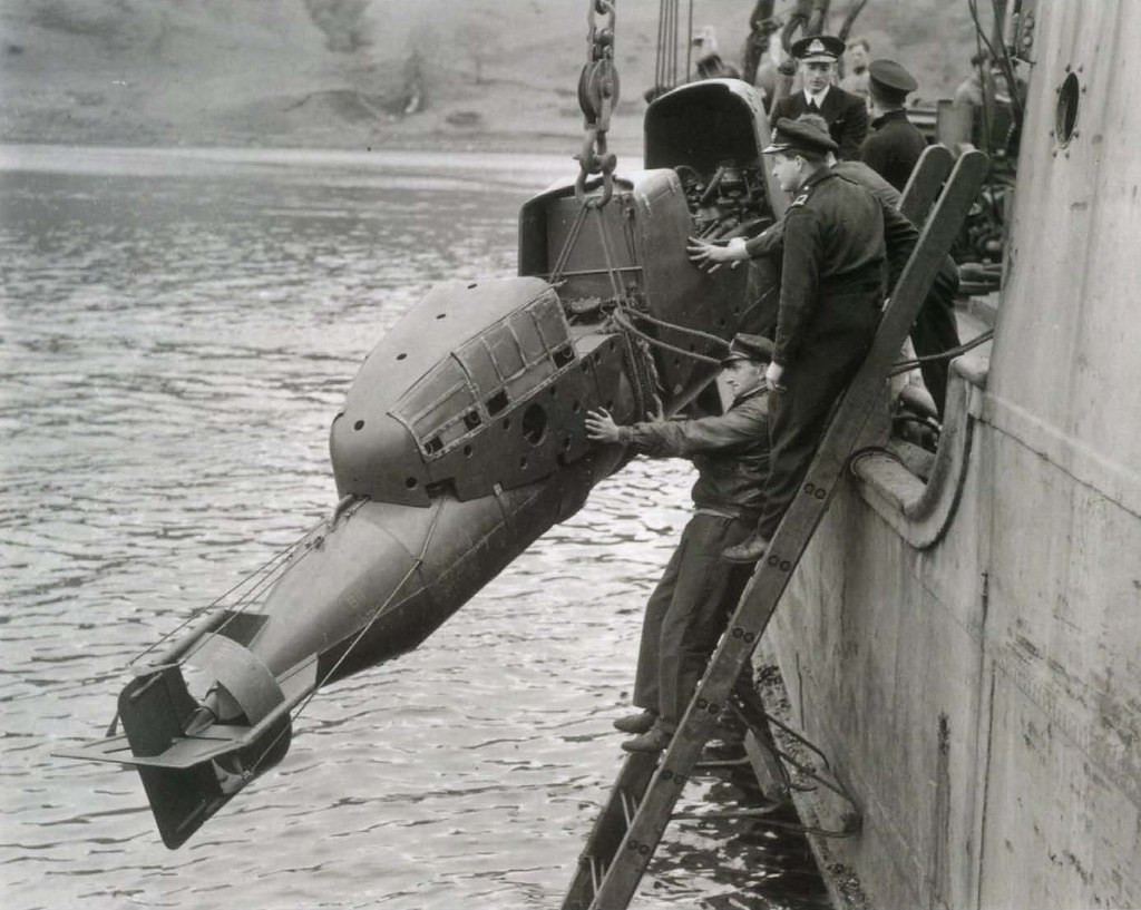 Nhận thấy thấy sự lợi hại của ngư lôi có người lái, quân đội Anh và Đức quốc xã cũng phát triển các vũ khí tương tự, được các chuyên gia gọi bằng cái tên chung là Chariot.