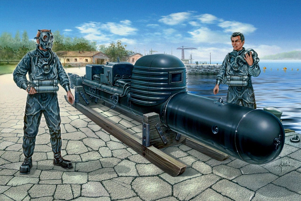 Loại ngư lôi có người lái này được gọi là Maiale, có thiết kế rất đặc biệt, với động cơ có thể tái sử dụng và đầu đạn rời. Trên thực tế, nó là sự kết hợp giữa bom và tàu ngầm cá nhân. Đây thực sự là một bước tiến lớn của kỹ thuật quân sự thời Thế chiến II.