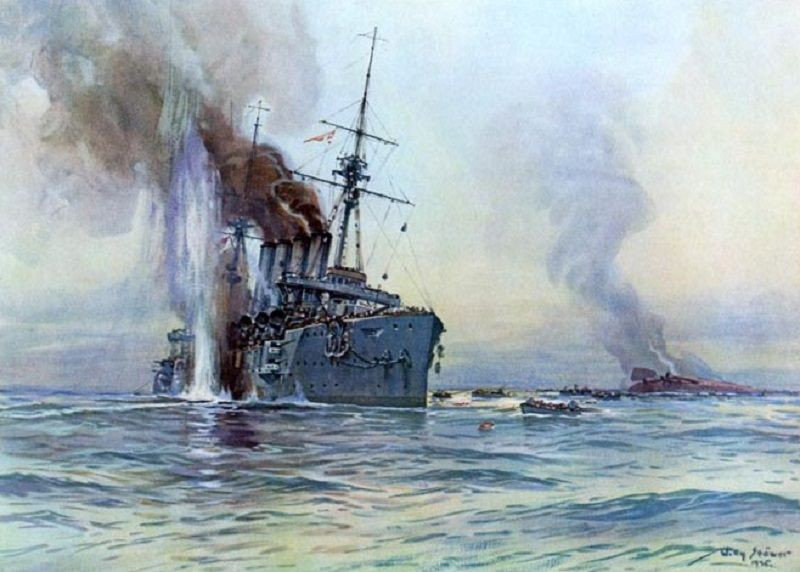 Đến 7h20, U-9 bắn 2 ngư lôi về phía HMS Cressy, quả ngư lôi đầu tiên trượt mục tiêu nhưng quả thứ 2 đánh trúng tàu và gây hư hại nhẹ. Lúc đó, trên tàu ngầm U-9 chỉ còn lại hai ngư lôi duy nhất.