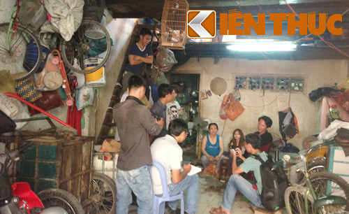 Vợ chồng chị Hồng liên tục bận rộn vì tiếp chuyện người thân quen và các cơ quan truyền thông.