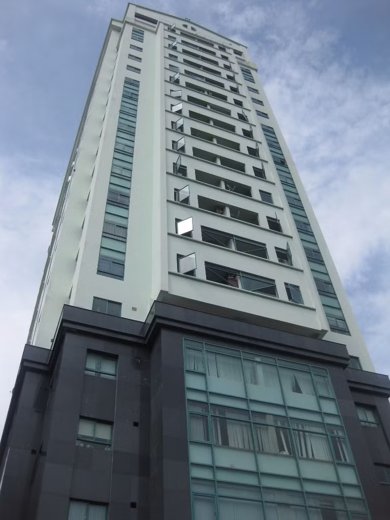 Tòa tháp Indochina Park, nơi nạn nhân rơi xuống đường tử vong.