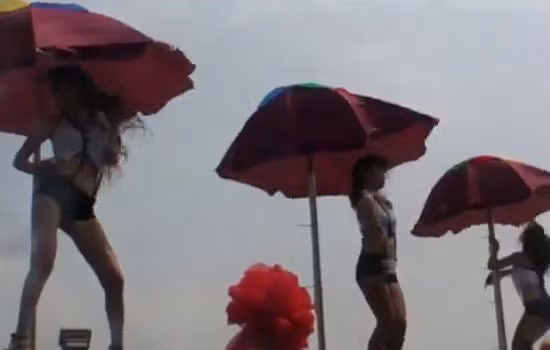 Ở các sự kiện diễn ra ở làng quê, người dân cũng mời họ tới để khuấy động không khí.