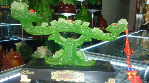 Những người mệnh cao, giữ trọng trách lớn đặt gậy như ý trong phòng khách, văn phòng hay trên bàn làm việc sẽ giúp tăng thêm quyền uy công danh và chống lại kẻ tiểu nhân.