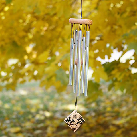 Treo chuông gió ở cổng không chỉ mang lại âm thanh vui tai mà còn là một biện pháp hóa giải hung sát hữu hiệu. Ảnh minh họa.