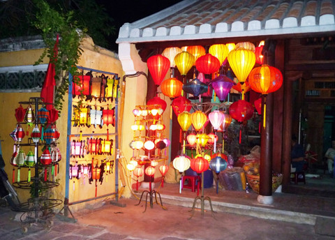 Đèn lồng là một trong những vật để hóa giải hung sát trong thuật phong thủy. Ảnh minh họa