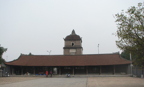 Nét đặc trưng nhất của chùa Dâu là tháp Hòa Phong. Tương truyền tháp do Trạng nguyên Mạc Đĩnh Chi dựng từ đời Trần. Xưa tháp cao 9 tầng nhưng nay chỉ còn lại 3 tầng dưới với chiều cao khoảng 17 m.