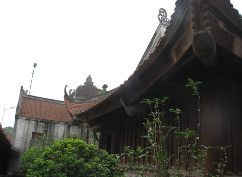 Kiến trúc chùa Dâu tuân theo lối cổ truyền là "nội công ngoại quốc" với bốn dãy nhà liên thông hình chữ nhật bao quanh lấy 3 tòa chính là Tiền đường, Thiêu hương và Thượng điện nằm ngang.