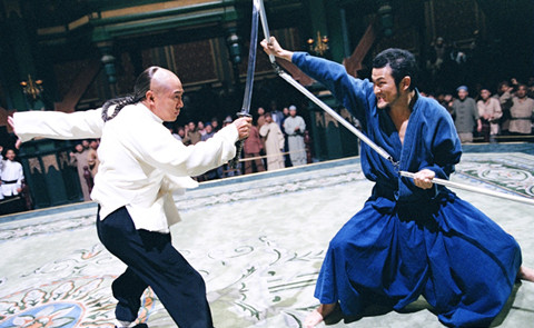 Đặc biệt, thời Nguyên Giáp sống, nhiều võ sĩ Trung Quốc bị thua trước võ Nhật, quyền anh nên người Nhật khinh thường võ Trung Quốc và gọi người Trung Quốc là "Đông Á bệnh phu". Trong ảnh là một cảnh trong phim Hoắc Nguyên Giáp do Lý Liên Kiệt thủ vai chính.