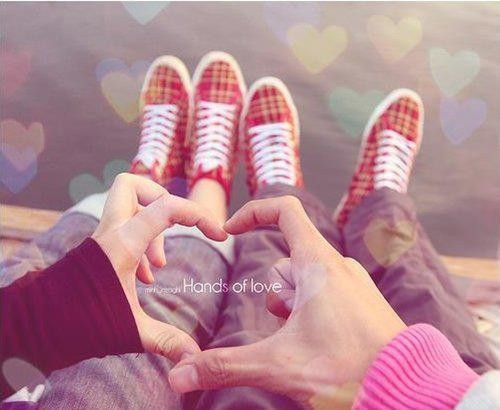 Trong đời sống cá nhân, người số 9 hay bị chi phối bởi những tranh cãi và xung đột. Họ yêu say đắm, thích những hành vi lãng mạn. Khi đã yêu họ yêu hết mình tôn thờ người mình yêu mà không nhất thiết cần có sự đáp lại của đối tượng. Nhưng nếu cảm thấy một đáp ứng có tính toán thận trọng, thiếu nhiệt tình thì họ sẽ thôi ngay.