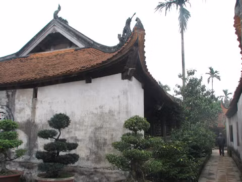 Vào thế kỷ 17, chùa trở nên nổi tiếng sau khi hòa thượng Chuyết Chuyết từ Trung Quốc sang và về chùa này trụ trì. Cũng thời gian này, Hoàng thái hậu Trịnh Thị Ngọc Trúc rời bỏ cung đình về đây tu hành. Bà đã cho trùng tu lại chùa. Quy mô và kiến trúc của ngôi chùa hiện nay cơ bản mang dáng dấp của ngôi chùa được trùng tu thời đó.