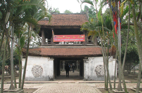 Chùa có lịch sử khá lâu đời. Có ý kiến nói chùa ra đời từ thời vua Trần Thánh Tông và sư Huyền Quang - Tổ đời thứ 3 của thiền phái Trúc Lâm từng trụ trì tại chùa này và đã cho dựng một tháp đá 9 tầng. Tuy nhiên, dấu tích tòa tháp này đến nay không còn.