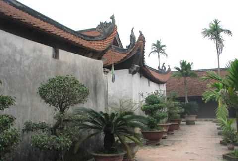 Kiến trúc chùa theo kiểu "nội công ngoại quốc với tòa tiền đường, thiêu hương và thượng viện tạo thành chữ "Công".