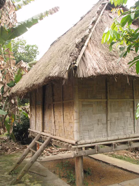 Còn đây là kho lúa - một bộ phận không thể thiếu trong các ngôi nhà của người Xơ Đăng.