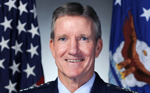 Tư lênh Không quân Mỹ ở Thái Bình Dương, Tướng Herbert J.Carlisle.