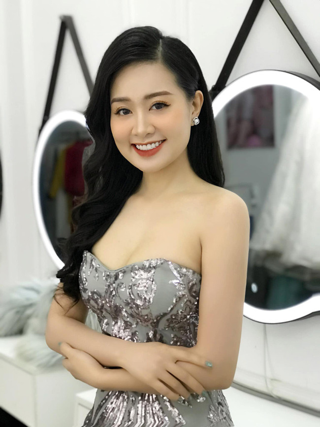 Lê Hà Phương (sinh năm 1988, quê Nghệ An) là giảng viên chuyên ngành Báo chí - Truyền thông của trường Đại học Vinh, Nghệ An.