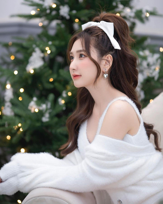 Thanh Mèo sở hữu vẻ đẹp nõn nà, làn da trắng như bông bưởi.