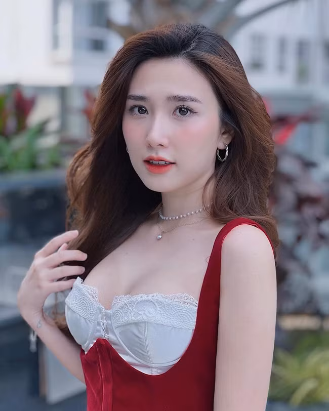 Cô nàng đẹp và nổi tiếng chẳng kém hot girl nào dù không theo đuổi con đường nghệ thuật.