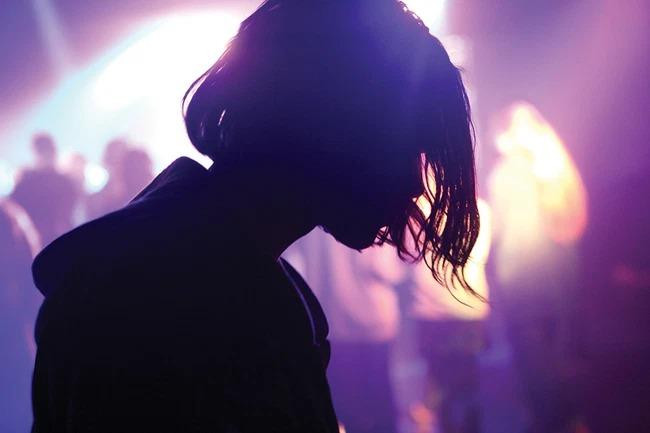 Soc: Showbiz Viet co phien ban nam cua ca si H.H?-Hinh-4