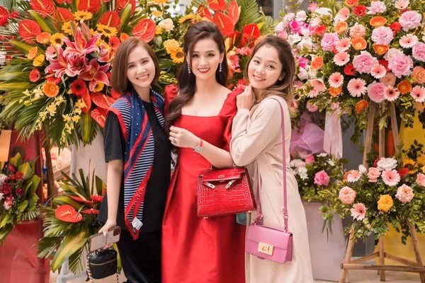 Dien vien 'Nhat ky Vang Anh' ve Viet Nam sau nhieu nam vang bong