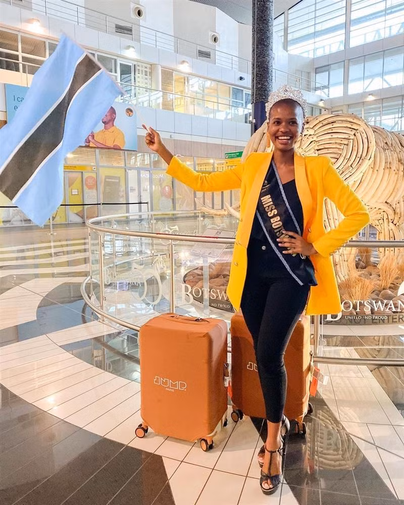 Đại diện đến từ Botswana – Palesa Mofele - xuất hiện đơn giản, thanh lịch tại sân bay.