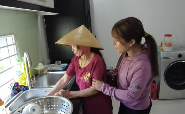 Youtuber 'Bà Nhân JP' tiết lộ công việc chính, kiếm tiền tỷ ở Nhật Youtuber 'Ba Nhan JP' tiet lo cong viec chinh, kiem tien ty o Nhat