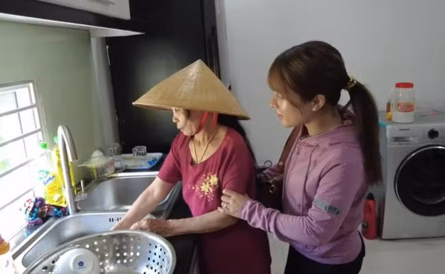 Youtuber 'Ba Nhan JP' tiet lo cong viec chinh, kiem tien ty o Nhat