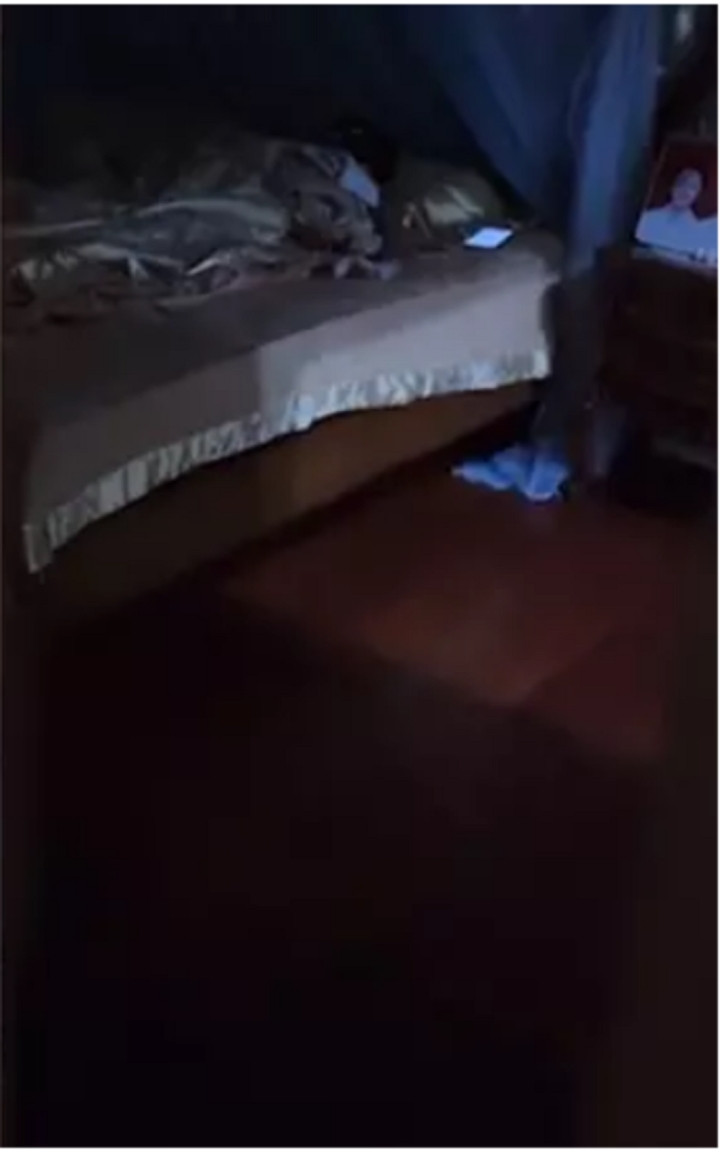 Di cong tac ve khuya de lam vo bat ngo, dung hinh khi nghe tieng la-Hinh-2