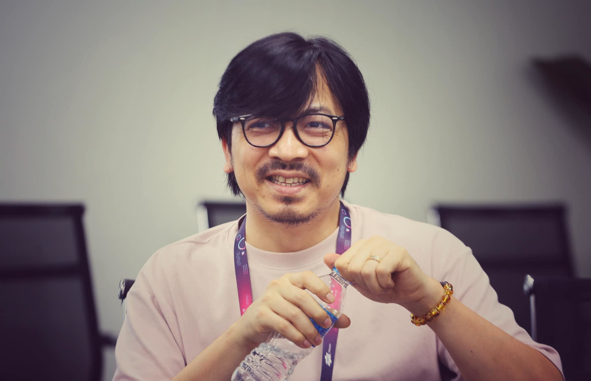 Sau hơn 1 năm dẫn chương trình, "giáo sư Xoay" Đinh Tiến Dũng được khán giả chương trình 'Ai là triệu phú' yêu mến, dành nhiều tình cảm. Họ nhận xét, nam MC vừa dí dỏm vừa có kiến thức sâu rộng không kém cạnh những người dẫn trước. Nhiều người cũng dành lời khen cho Đinh Tiến Dũng. Hiện tại, anh vẫn đang thể hiện rất tốt ở vai trò này.