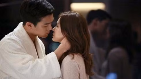 Tron chong di 'hu hi' voi nguoi tinh, vo nhan tin nhan ma hoi han-Hinh-2