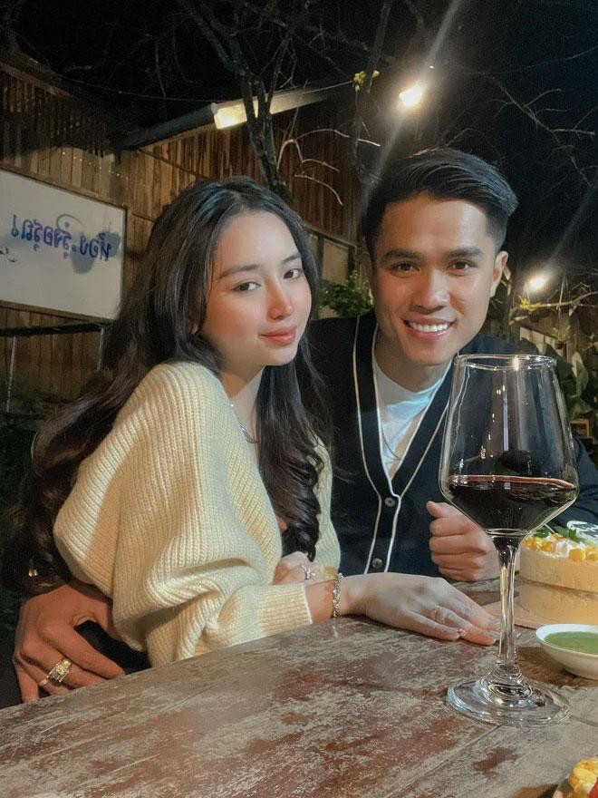 Thêm một số hình ảnh xinh đẹp của Tú Trinh bên bạn đời.