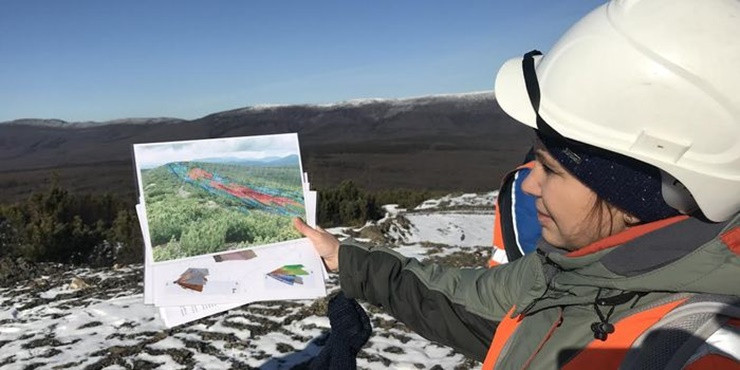 Công ty khai thác vàng Polyus (trụ sở tại Nga) đồng ý trả 128,2 triệu USD để hoàn thành kế hoạch mua lại 22% cổ phần của mỏ từ tập đoàn quốc phòng Nga Rostec.