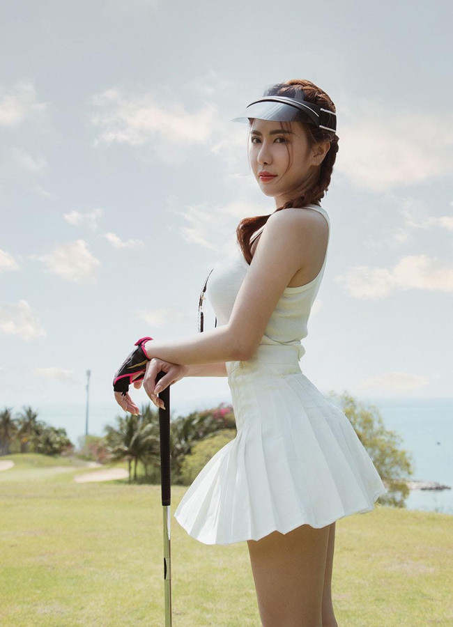 Một chủ tài khoản kênh Tiktok khẳng định, cô mới chơi golf được 3 tháng nhưng đầu tư về trang phục khoảng 100 triệu đồng.