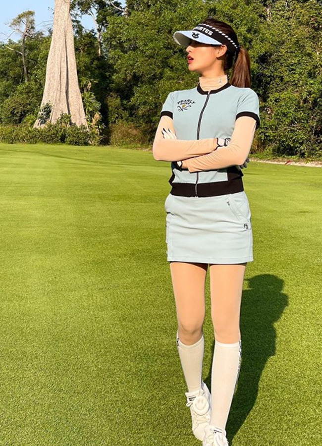 Chưa kể đến trang phục đi mưa, trang phục mùa đông, giày, găng tay, mũ, mắt kính thì tổng số tiền mua sắm phải mất 8 - 10 triệu đồng.