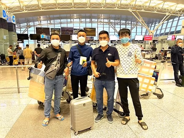 Quang Linh Vlog 'tay xach nach mang' tro lai chau Phi-Hinh-2