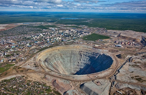 Bi an mo kim cuong sau hoam co the hut ca truc thang xuong day-Hinh-2